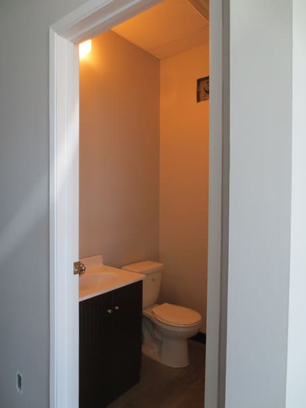 9804-9840 47th Ave NW, Edmonton, AB for lease - Interior Photo - Image 3 of 3