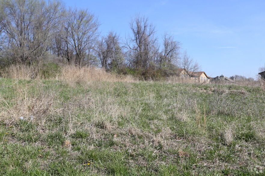 4601 Phelps Rd, Kansas City, MO 64136