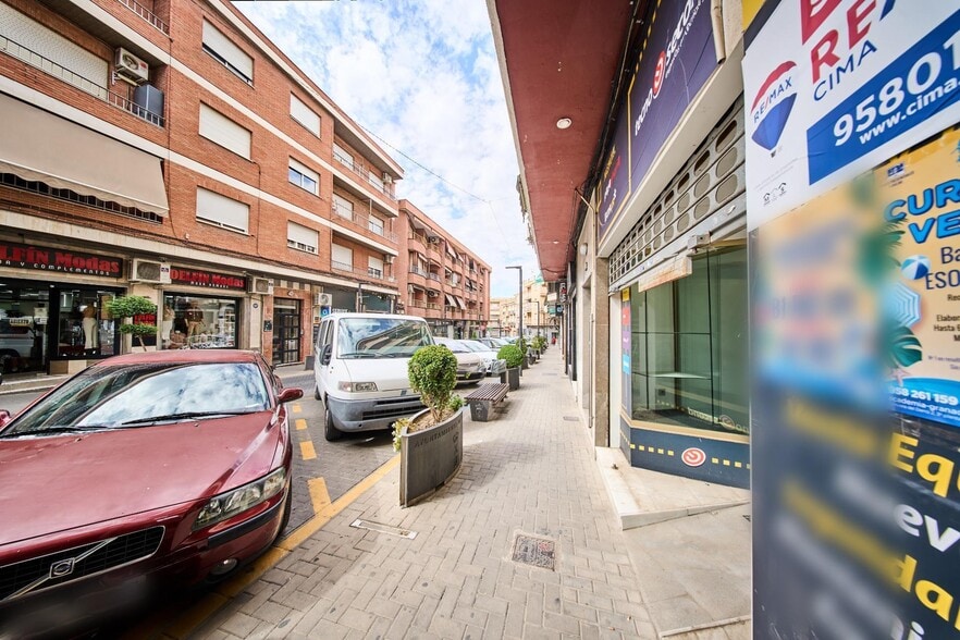 Calle de la Encrucijada, 10, Maracena, Granada for sale - Building Photo - Image 2 of 19