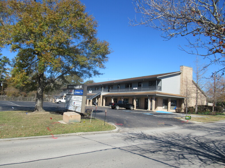 812 W Dallas St, Conroe, TX for lease - Building Photo - Image 3 of 6