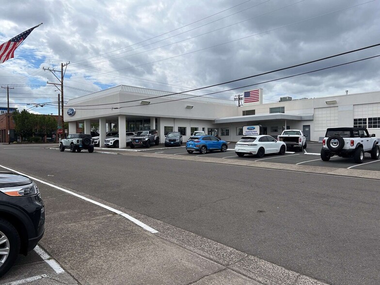 12325-4200 SW Canyon Rd, Beaverton, OR for lease - Primary Photo - Image 1 of 4