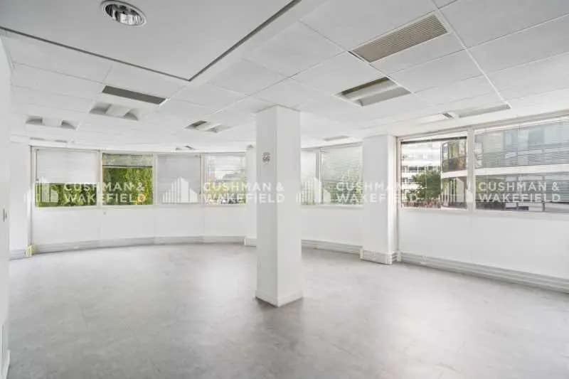 Office in Issy-les-Moulineaux for lease - Interior Photo - Image 3 of 14