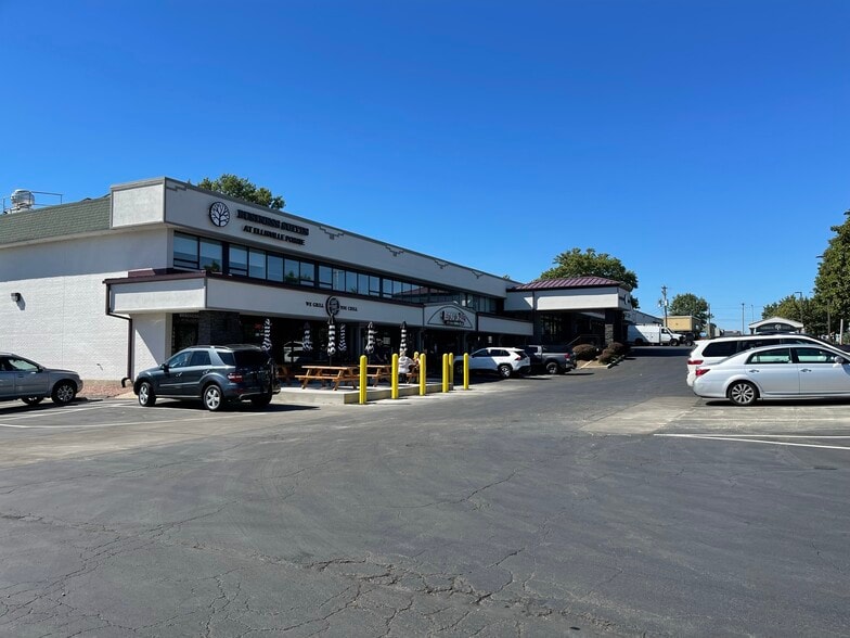 15620-15648 Manchester Rd, Ellisville, MO for lease - Building Photo - Image 2 of 3