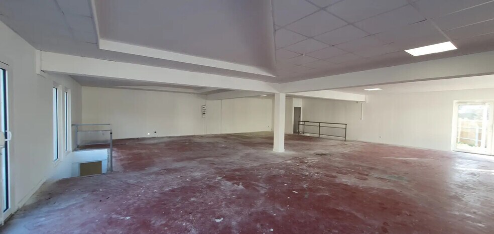 Retail in Montchanin for lease - Building Photo - Image 1 of 7