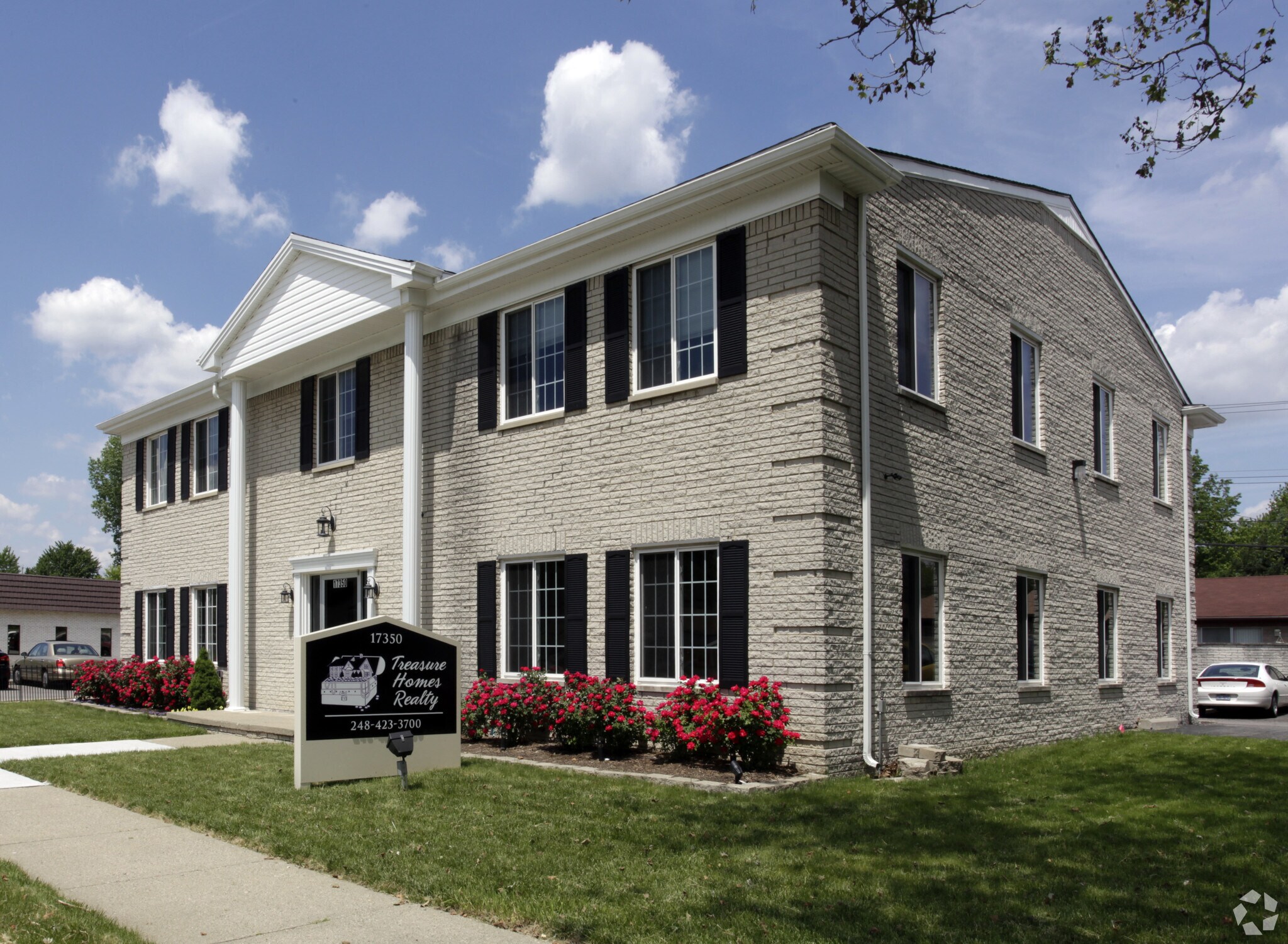 17350 W Ten Mile Rd, Southfield, MI for sale Primary Photo- Image 1 of 1