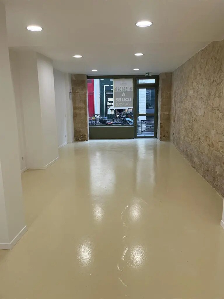 Retail in Paris for lease Building Photo- Image 1 of 7