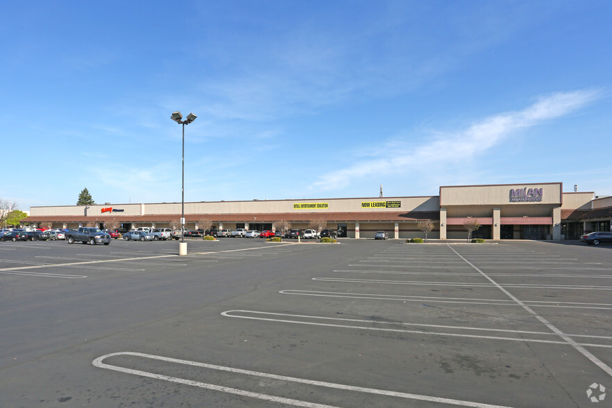 701-781 W Shaw Ave, Clovis, CA for lease - Building Photo - Image 2 of 4