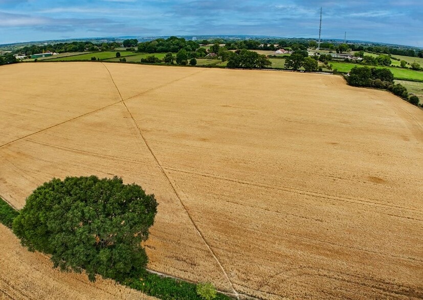 203 Toms Ln, Kings Langley for sale - Aerial - Image 3 of 4