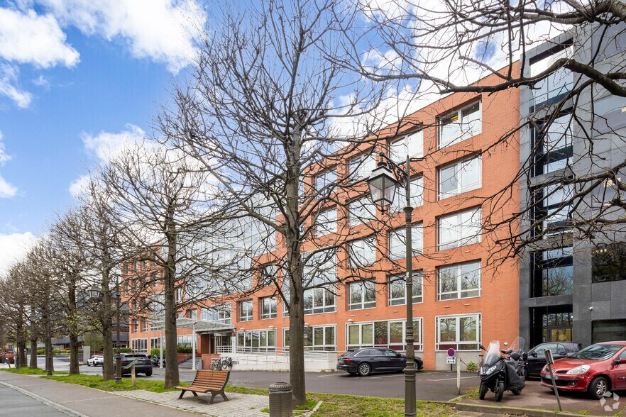 24 Quai Galliéni, Suresnes for lease - Building Photo - Image 3 of 8