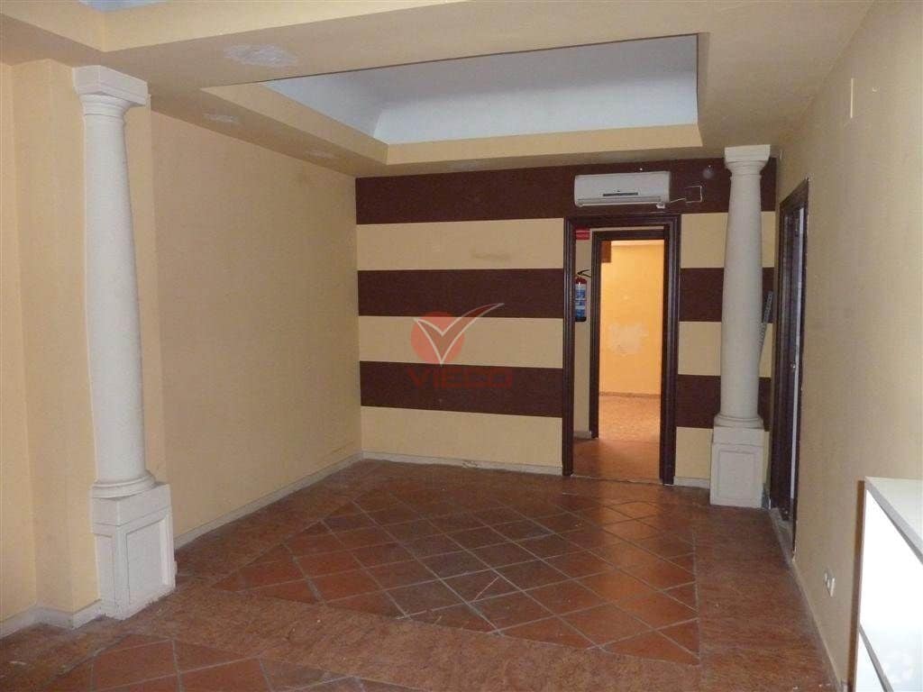 Retail in Cuenca, Cuenca for lease Interior Photo- Image 1 of 2