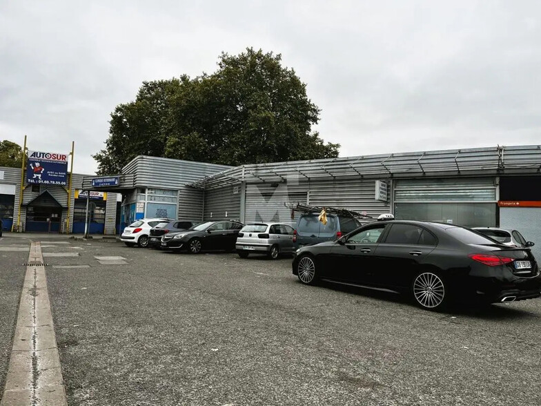 Retail in Évry-Courcouronnes for lease - Building Photo - Image 1 of 9