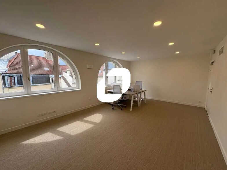 Office in Saint-Germain-en-Laye for lease - Interior Photo - Image 1 of 5