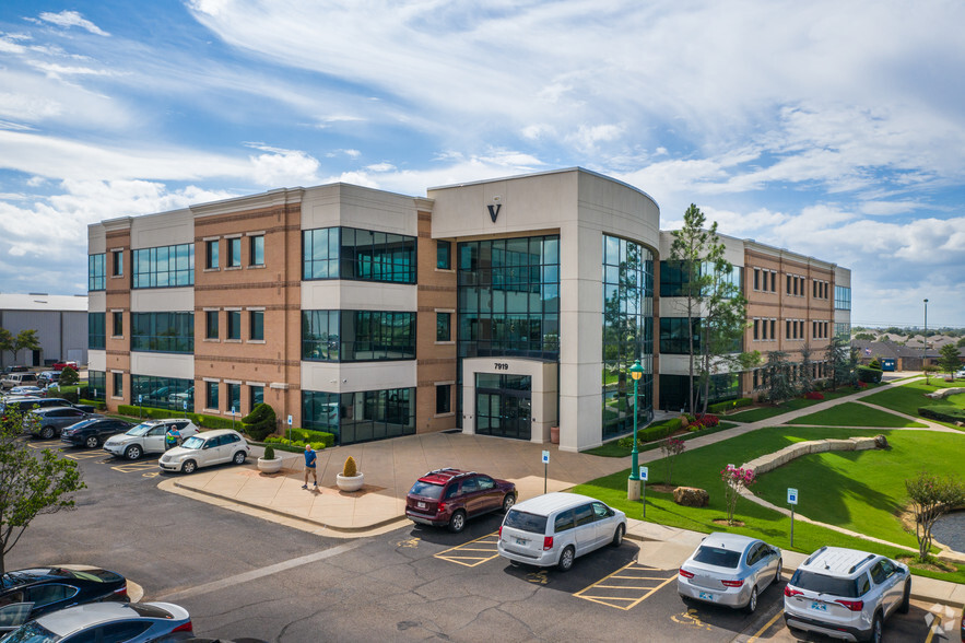 7919 Mid America Blvd, Oklahoma City, OK for lease - Primary Photo - Image 1 of 20