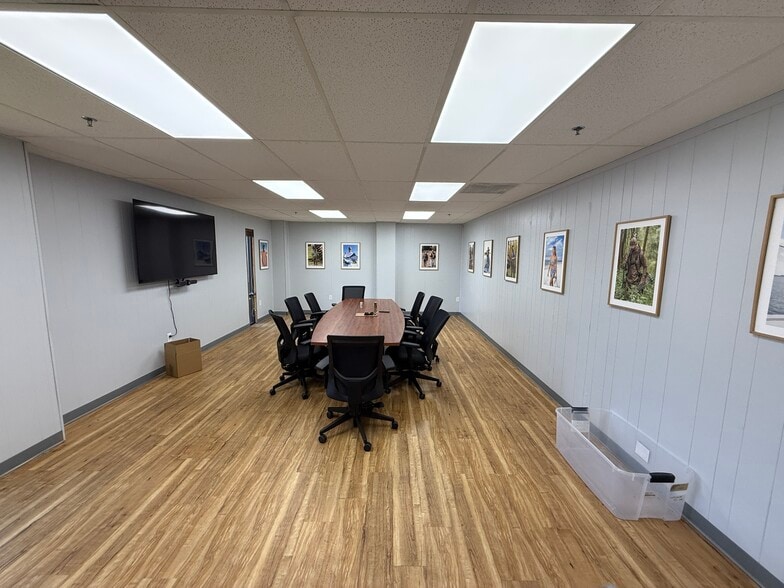 2100 Commerce Dr, Cayce, SC for lease - Building Photo - Image 2 of 9