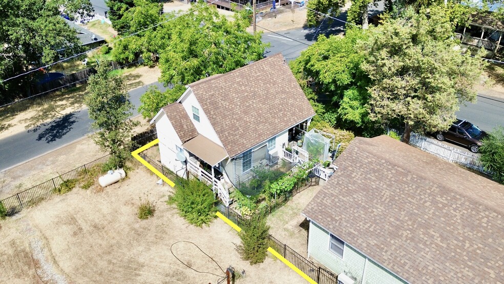 Sierra Foothills | 7.18% Cap Rate portfolio of 4 properties for sale on LoopNet.com - Building Photo - Image 3 of 27