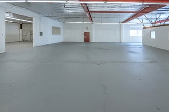 1720 E Holly Ave, El Segundo, CA for lease Building Photo- Image 1 of 3