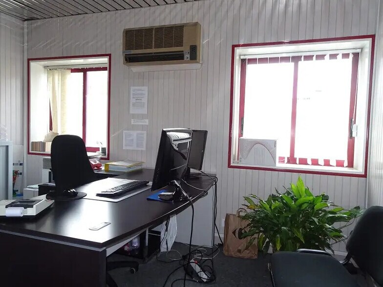 Office in Toulouse for lease - Interior Photo - Image 2 of 6