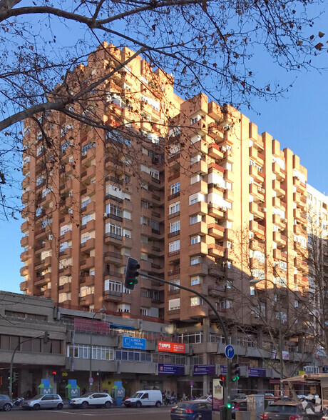 Multifamily in Madrid, MAD for sale - Building Photo - Image 2 of 2