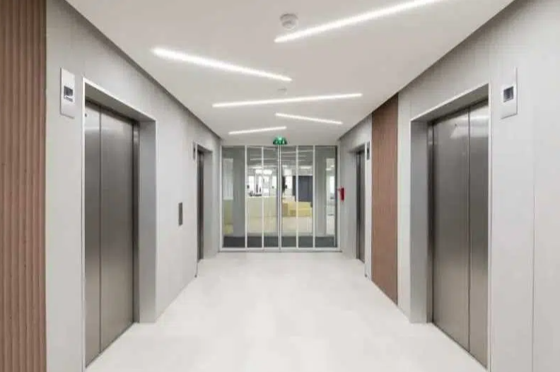 Office in Puteaux for lease - Lobby - Image 3 of 3