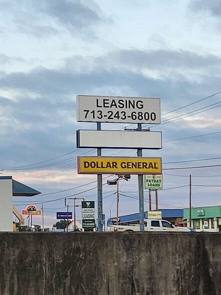 1005-1027 N Pine St, Deridder, LA for lease - Building Photo - Image 2 of 10