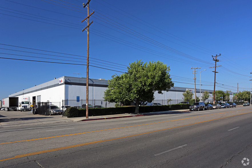 11330-11360 Sherman Way, North Hollywood, CA for lease - Building Photo - Image 2 of 6