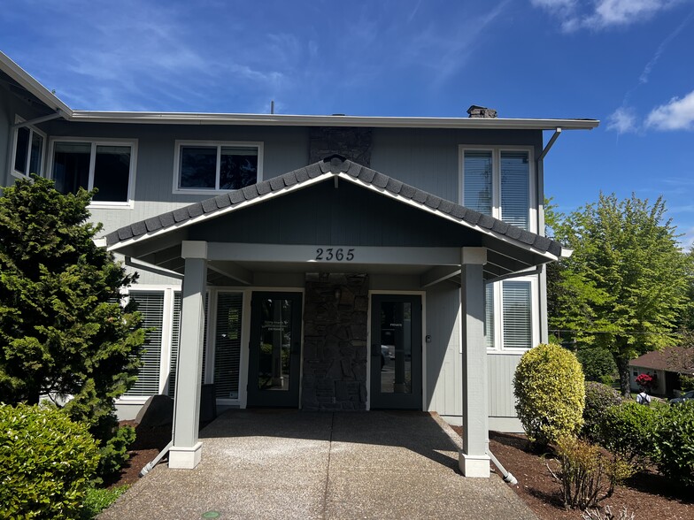 2365 SW Cedar Hills Blvd, Portland, OR for sale - Building Photo - Image 2 of 8