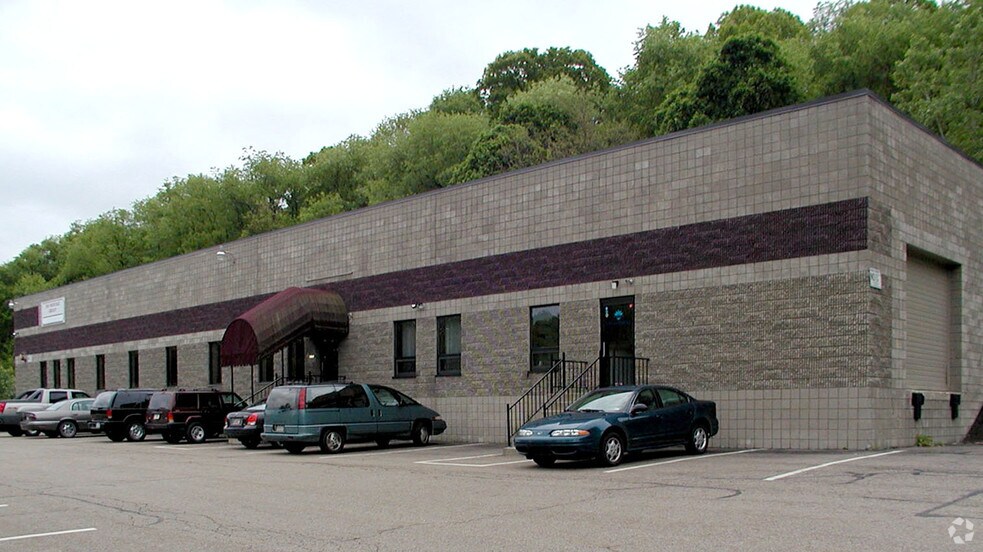 772 Pine Valley Dr, Pittsburgh, PA 15239