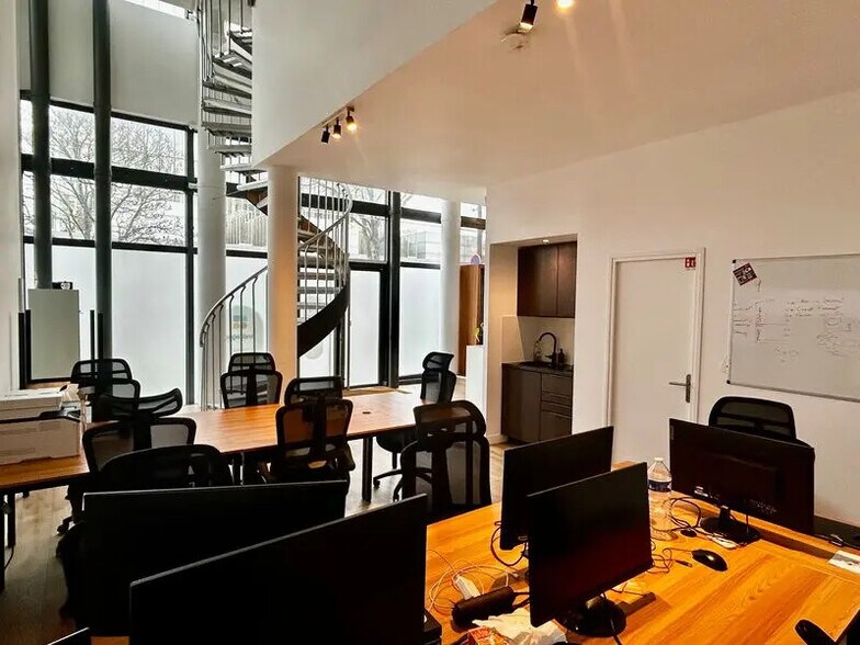 Office in Paris for lease - Interior Photo - Image 3 of 15