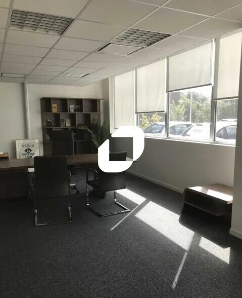Office in Canéjan for lease - Interior Photo - Image 3 of 20