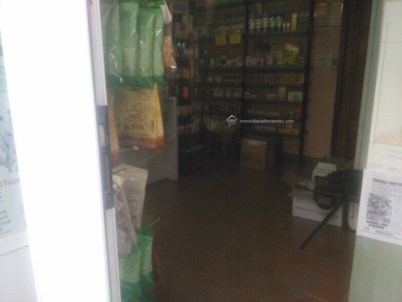 Retail in Cáceres for lease - Building Photo - Image 2 of 4