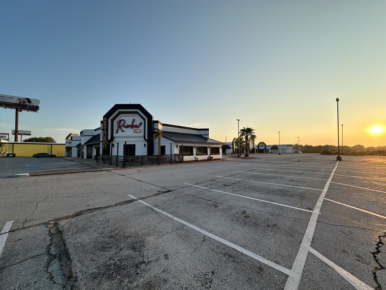 5920 Highway 6 N, Houston, TX for sale - Building Photo - Image 1 of 1