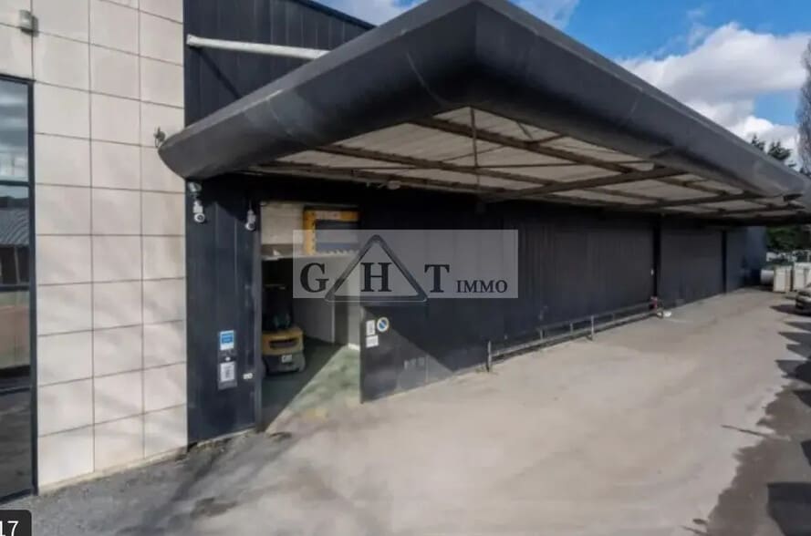 Office in Palaiseau for lease - Building Photo - Image 2 of 12