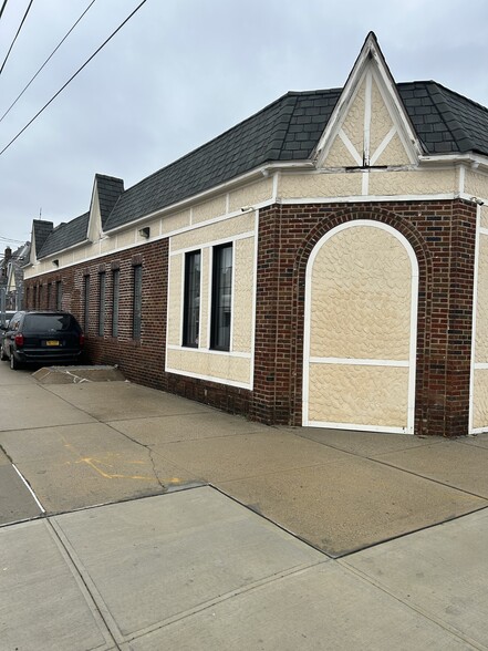 112-40-112-50 Francis Lewis Blvd, Jamaica, NY for lease - Building Photo - Image 2 of 43