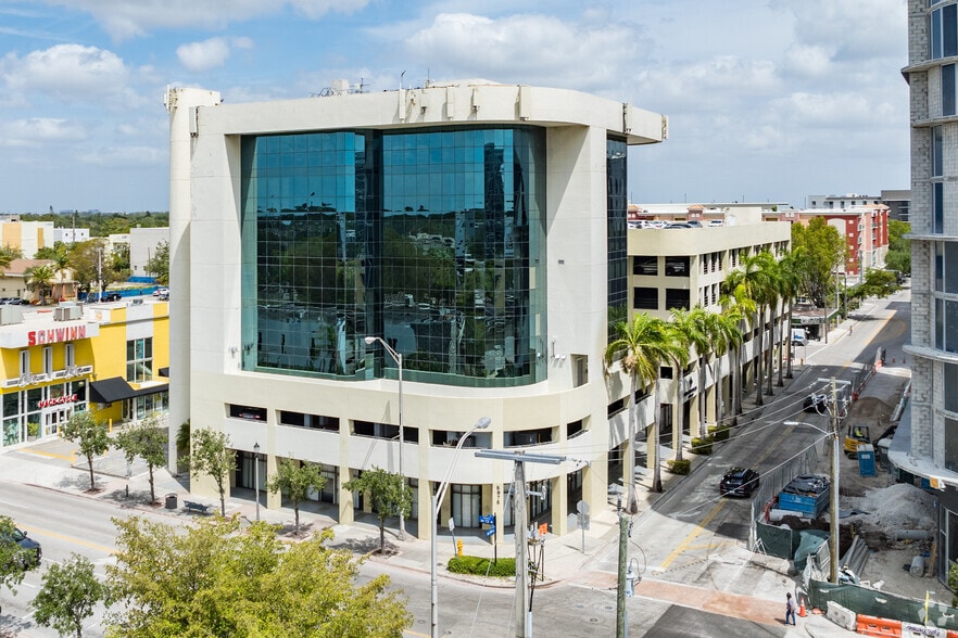 5975 Sunset Dr, Miami, FL for lease - Building Photo - Image 1 of 2