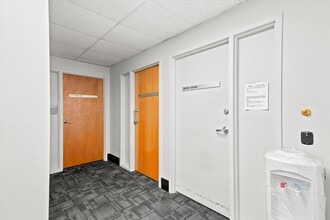 71 Spit Brook Rd, Nashua, NH for lease Interior Photo- Image 2 of 17