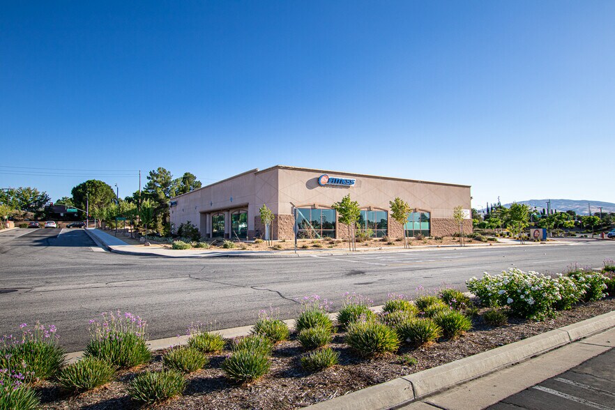 1335 Rancho Vista Blvd, Palmdale, CA 93551 Retail Property for Sale
