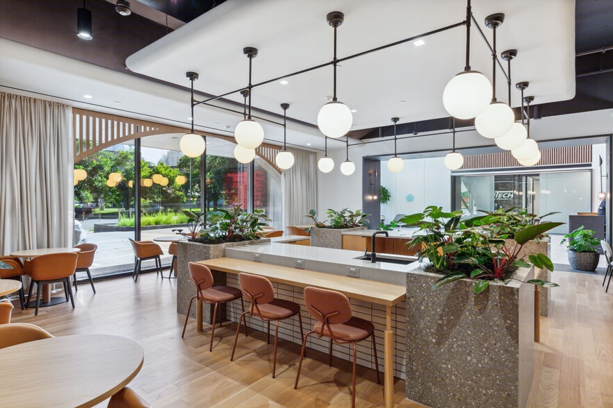 811 Barton Springs Rd, Austin, TX for lease - Interior Photo - Image 2 of 15