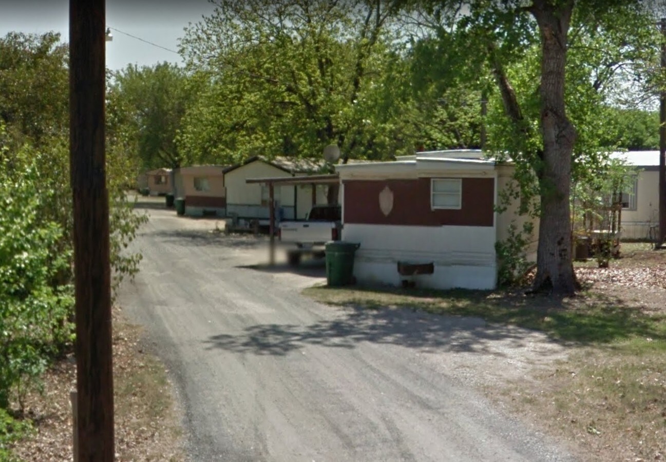 1111 30th St, Hondo, TX 78861