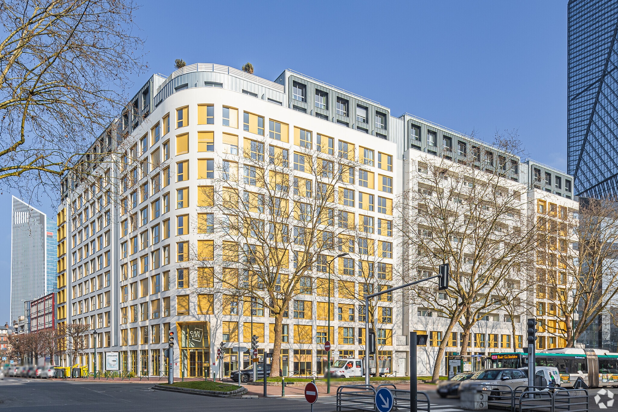 60 Avenue Du Général De Gaulle, Puteaux for lease Building Photo- Image 1 of 5