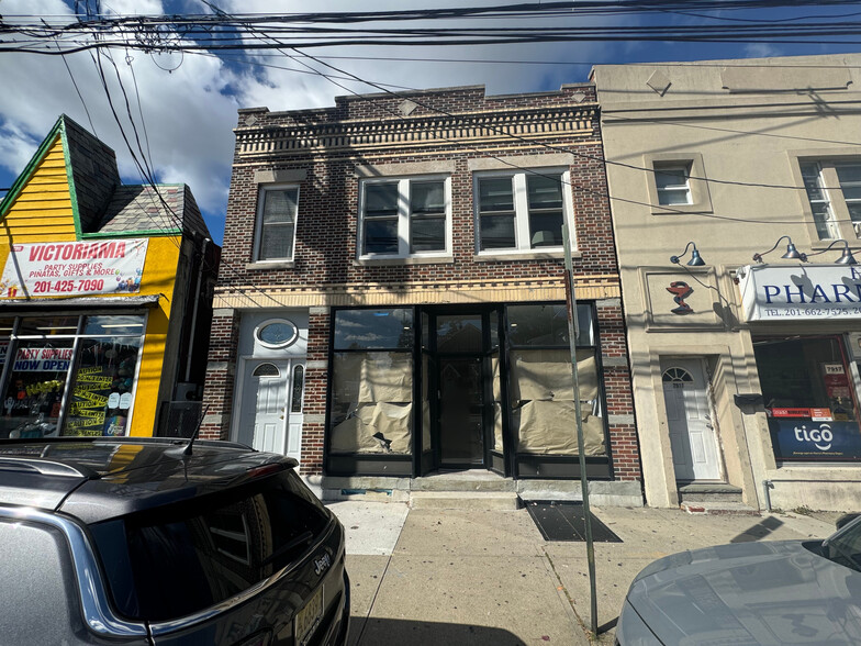 7915 Kennedy Blvd, North Bergen, NJ for lease - Building Photo - Image 1 of 3