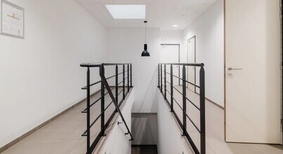  for lease Interior Photo- Image 1 of 7