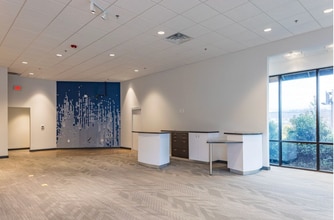 1880 N Eastman Rd, Kingsport, TN for lease Interior Photo- Image 2 of 9