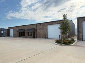 $2,850/month – 3,000 SF Office Warehouse - Warehouse