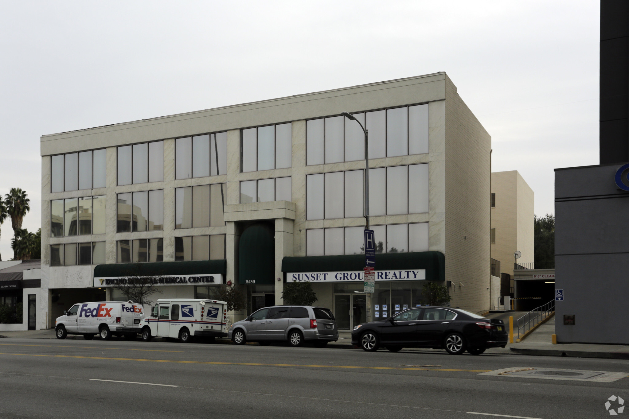 16250 Ventura Blvd, Encino, CA for lease Primary Photo- Image 1 of 5