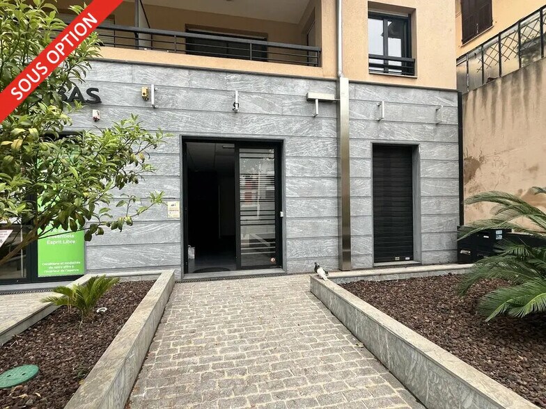 Retail in Nice for lease - Building Photo - Image 3 of 6