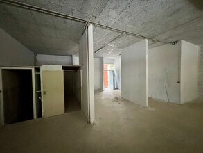 Retail in Achères for lease Interior Photo- Image 1 of 5