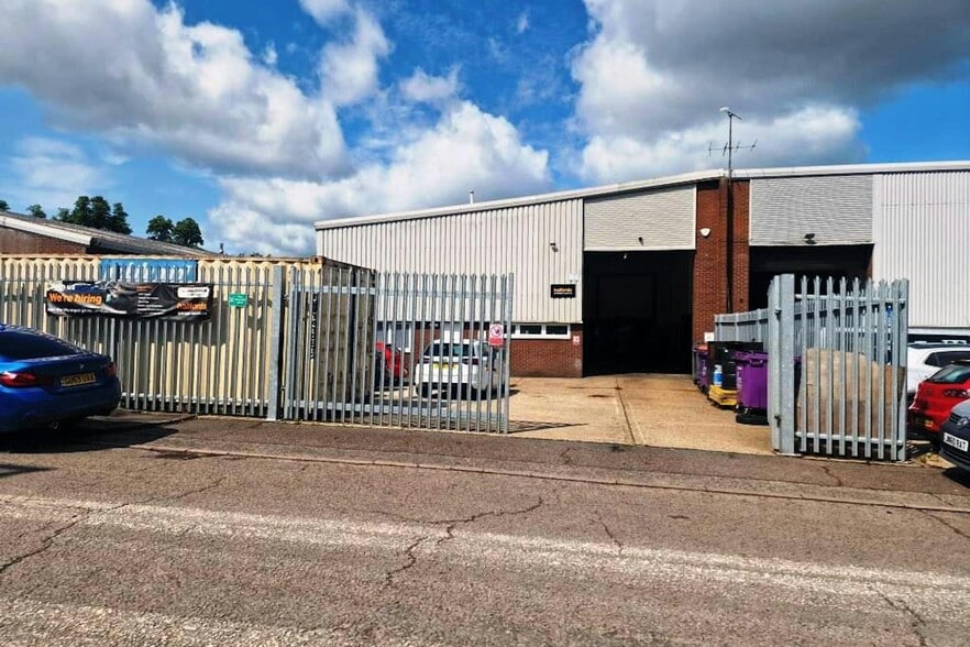 Grafton Way, Basingstoke for lease - Building Photo - Image 2 of 4