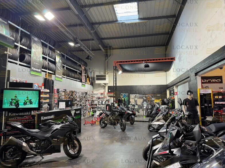 Flex in Saint-Brice-sous-Forêt for lease - Interior Photo - Image 1 of 10