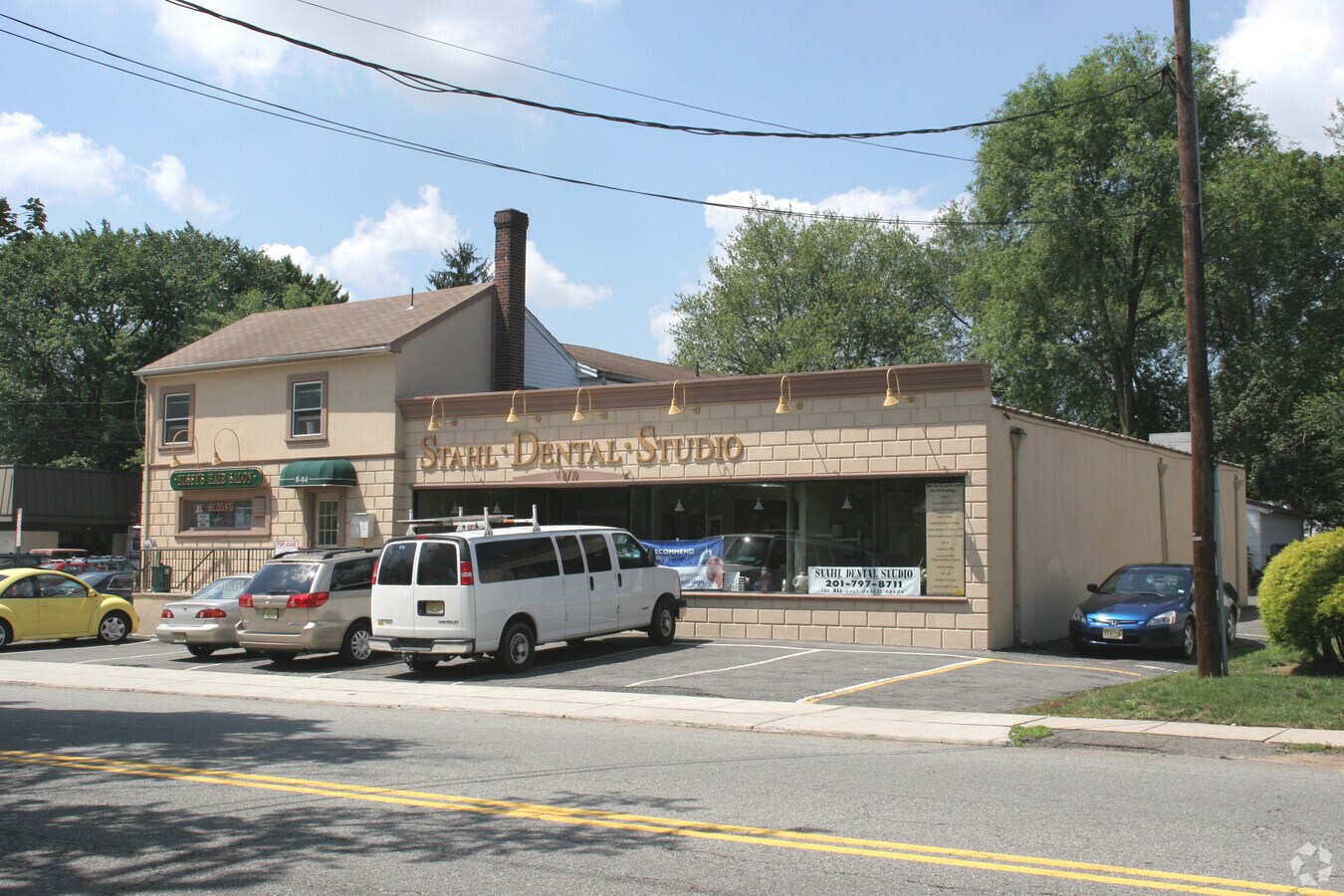 810 Saddle River Rd, Fair Lawn, NJ 07410