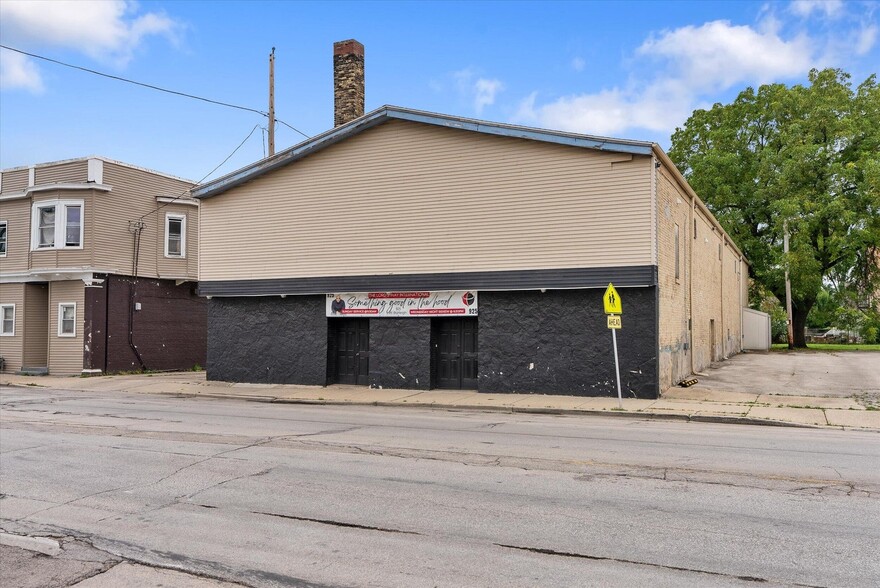 925 W Burleigh St, Milwaukee, WI for sale - Building Photo - Image 1 of 10